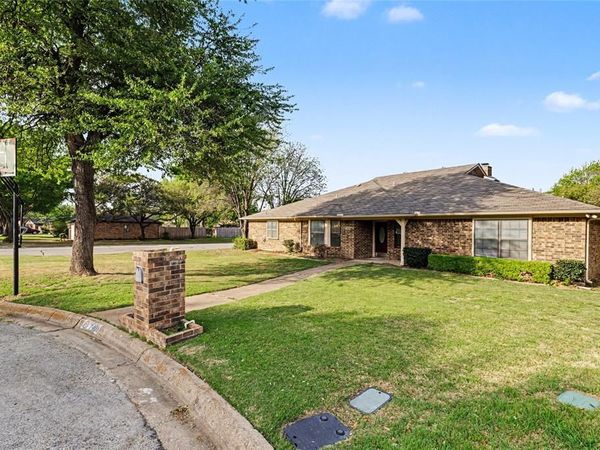 7401 Windcrest Court N, North Richland Hills, TX 76182