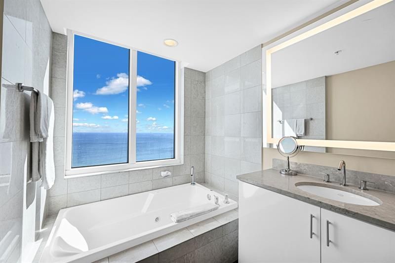 505 N Ft Lauderdale Bch Boulevard, Unit 2018, Fort Lauderdale, FL 33304 Photo