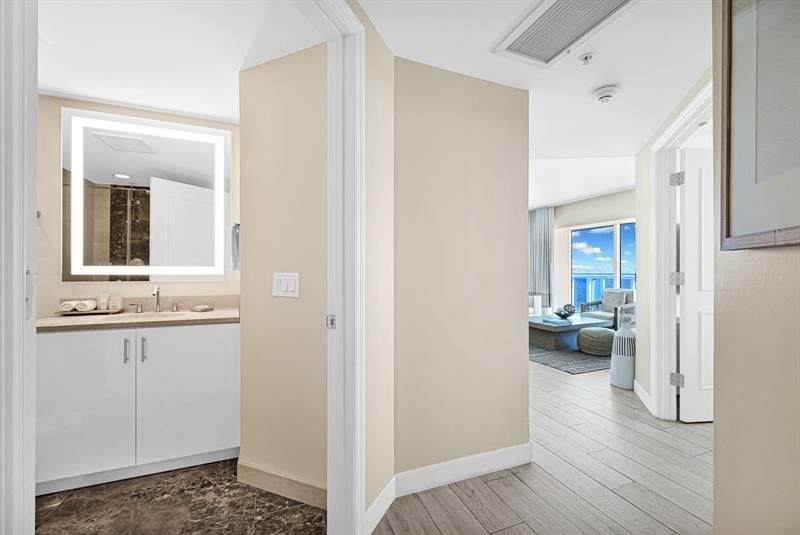 505 N Ft Lauderdale Bch Boulevard, Unit 2018, Fort Lauderdale, FL 33304 Photo