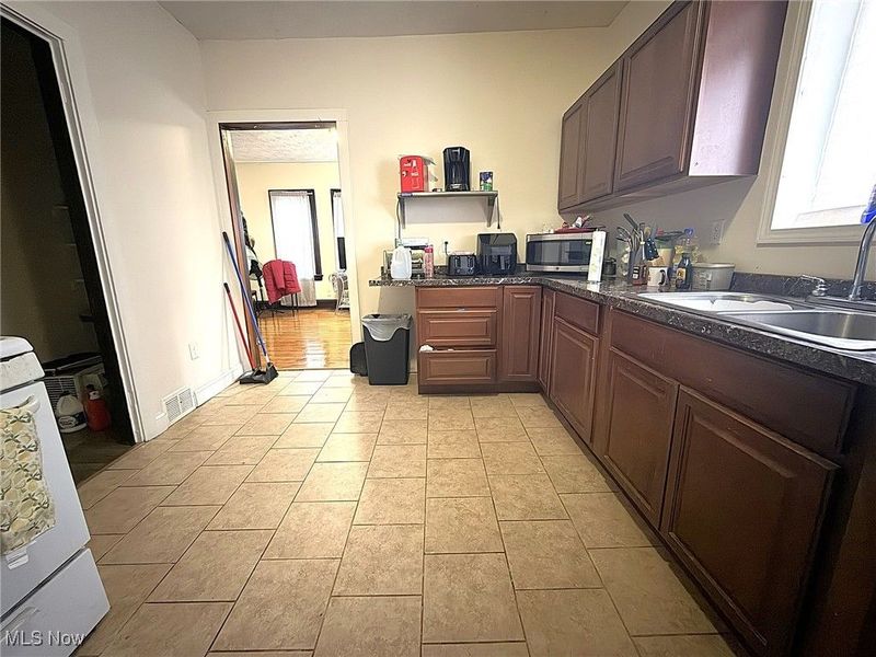 3453 E 105th Street, Cleveland, OH 44108 Photo 2