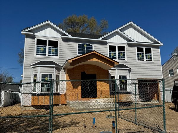 24 Patricia Lane, Syosset, NY 11791