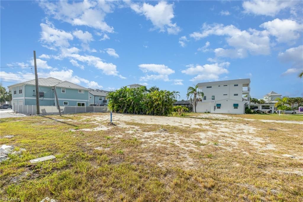 311 Bayland Rd, Fort Myers Beach, FL 33931 Photo