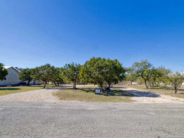 38 mountain laurel, ConCan, TX 78838