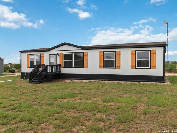 113 County Road 2644, Moore, TX 78057