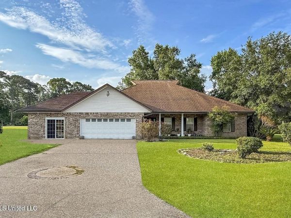 74617 N Diamondhead Drive, Diamondhead, MS 39525