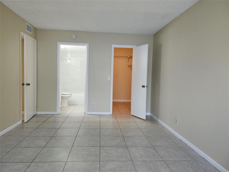 545 Trace Cir, Unit 105, Deerfield Beach, FL 33441 Photo