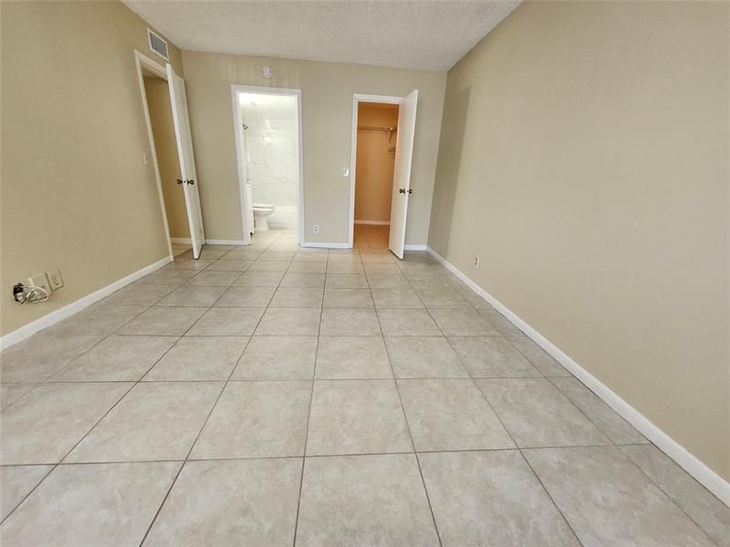 545 Trace Cir, Unit 105, Deerfield Beach, FL 33441 Photo