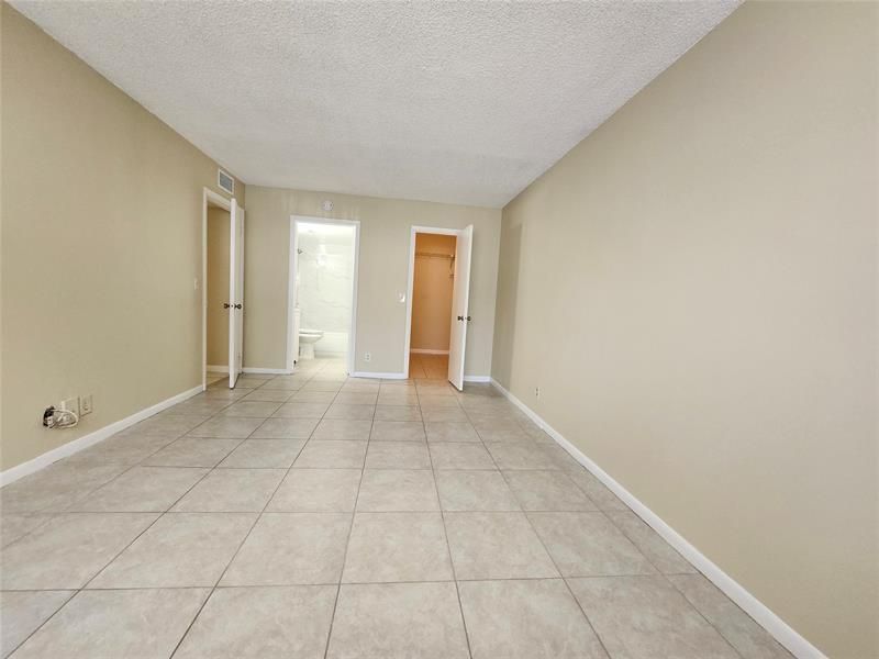 545 Trace Cir, Unit 105, Deerfield Beach, FL 33441 Photo