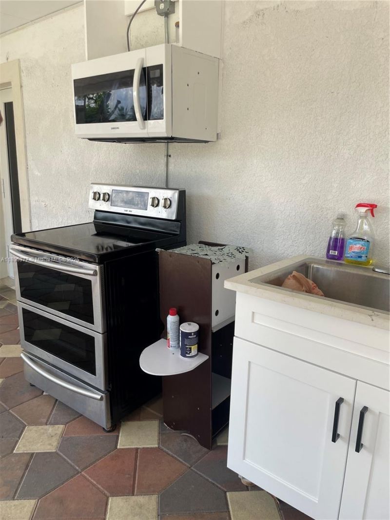 240 NE 27th St, Unit 1, Pompano Beach, FL 33064 Photo