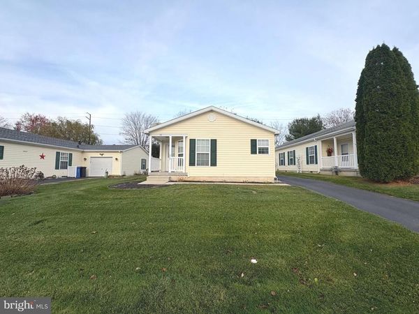 30 FORT LEE DRIVE, MANAHAWKIN, NJ 08050