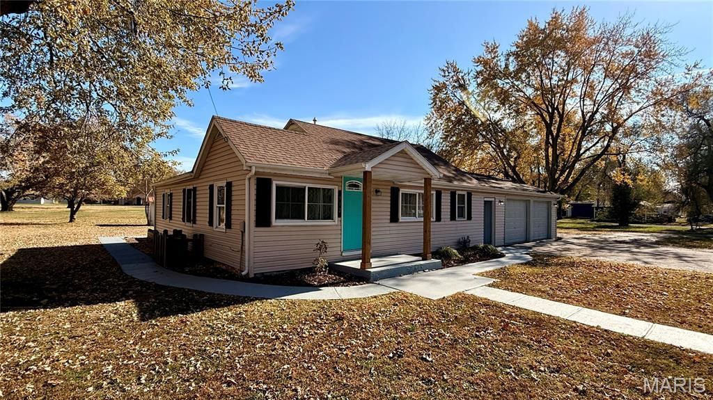 912 S Walnut Street, Litchfield, IL 62056 Main Photo