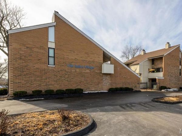 670 Coeur De Royale Drive, Unit C, Creve Coeur, MO 63141