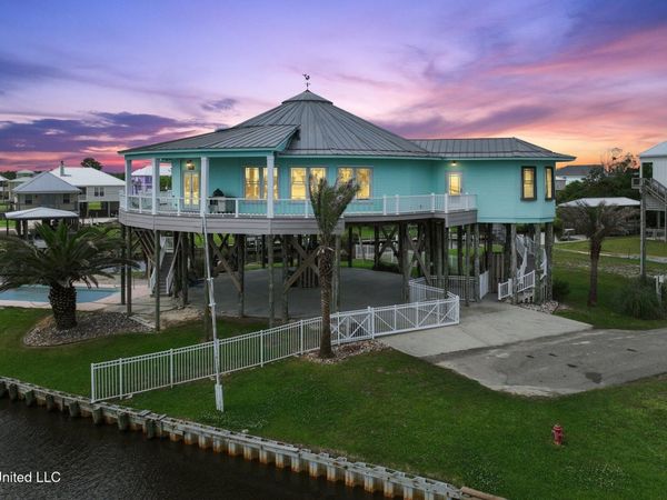 141 Janelle Drive, Bay Saint Louis, MS 39520