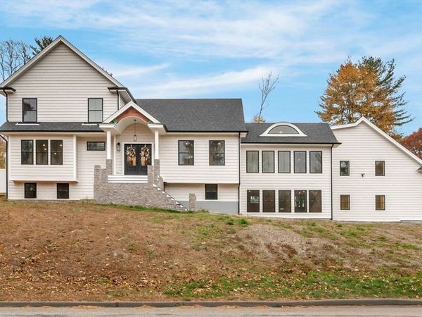 4 Lowell St, Lynnfield, MA 01940