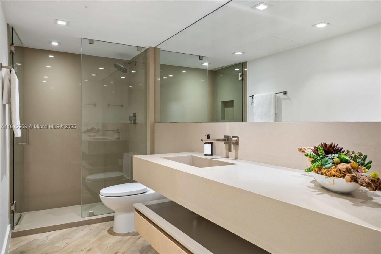 2301 Collins Ave, Unit 1432, Miami Beach, FL 33139 Photo