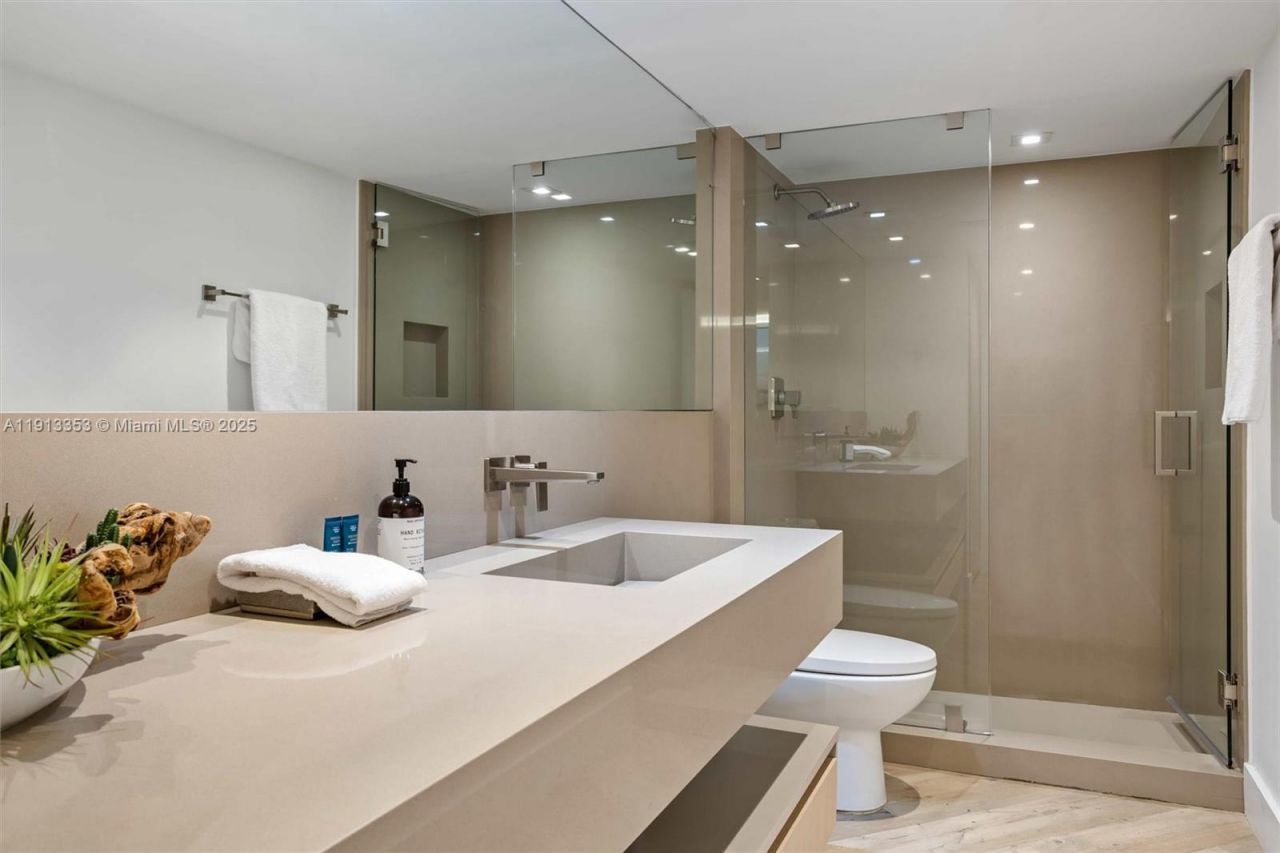 2301 Collins Ave, Unit 1432, Miami Beach, FL 33139 Photo