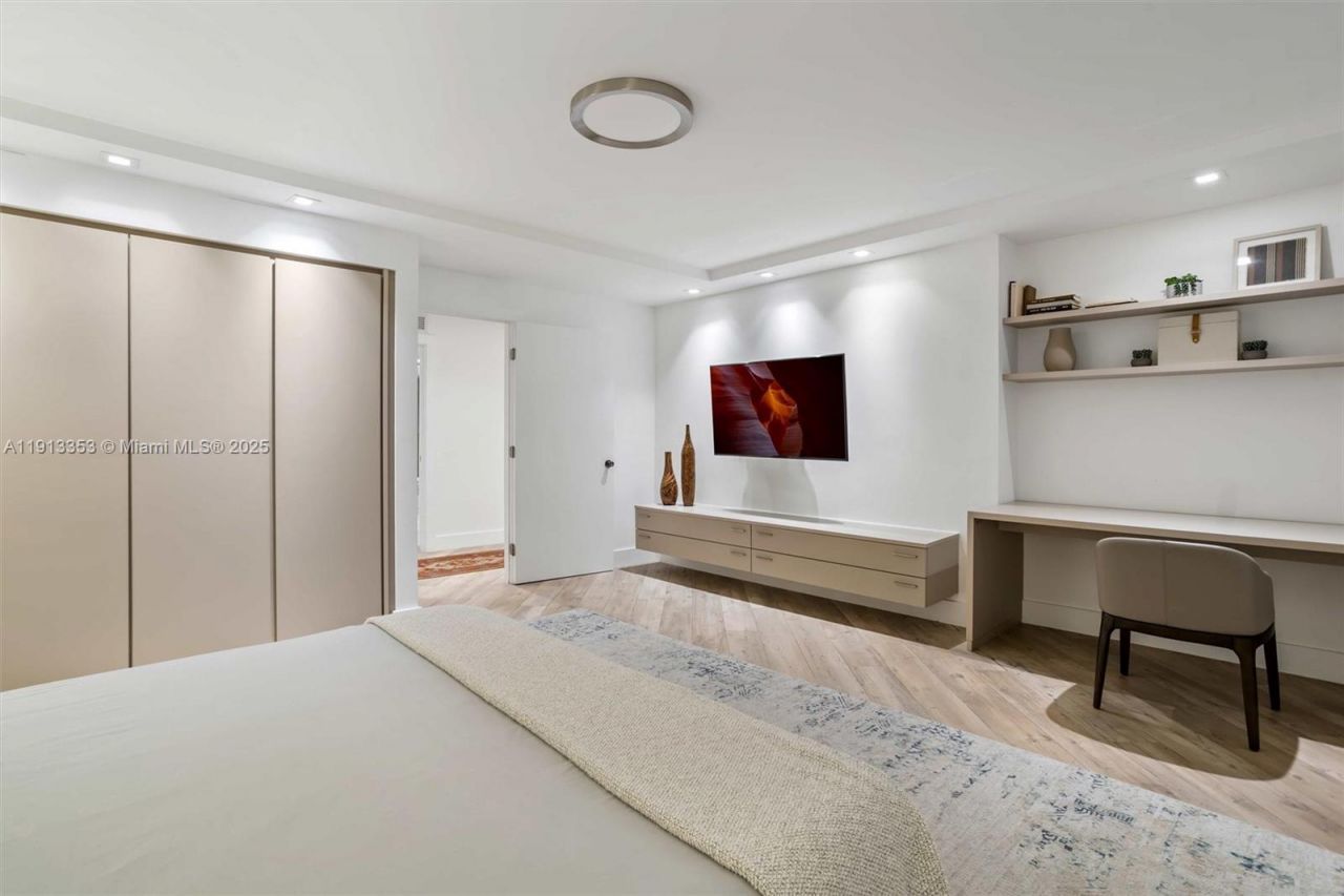 2301 Collins Ave, Unit 1432, Miami Beach, FL 33139 Photo