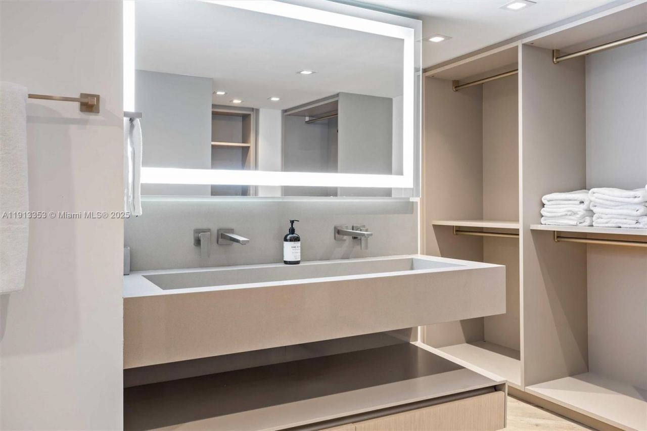 2301 Collins Ave, Unit 1432, Miami Beach, FL 33139 Photo