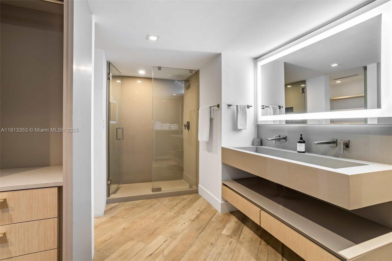 2301 Collins Ave, Unit 1432, Miami Beach, FL 33139 Photo