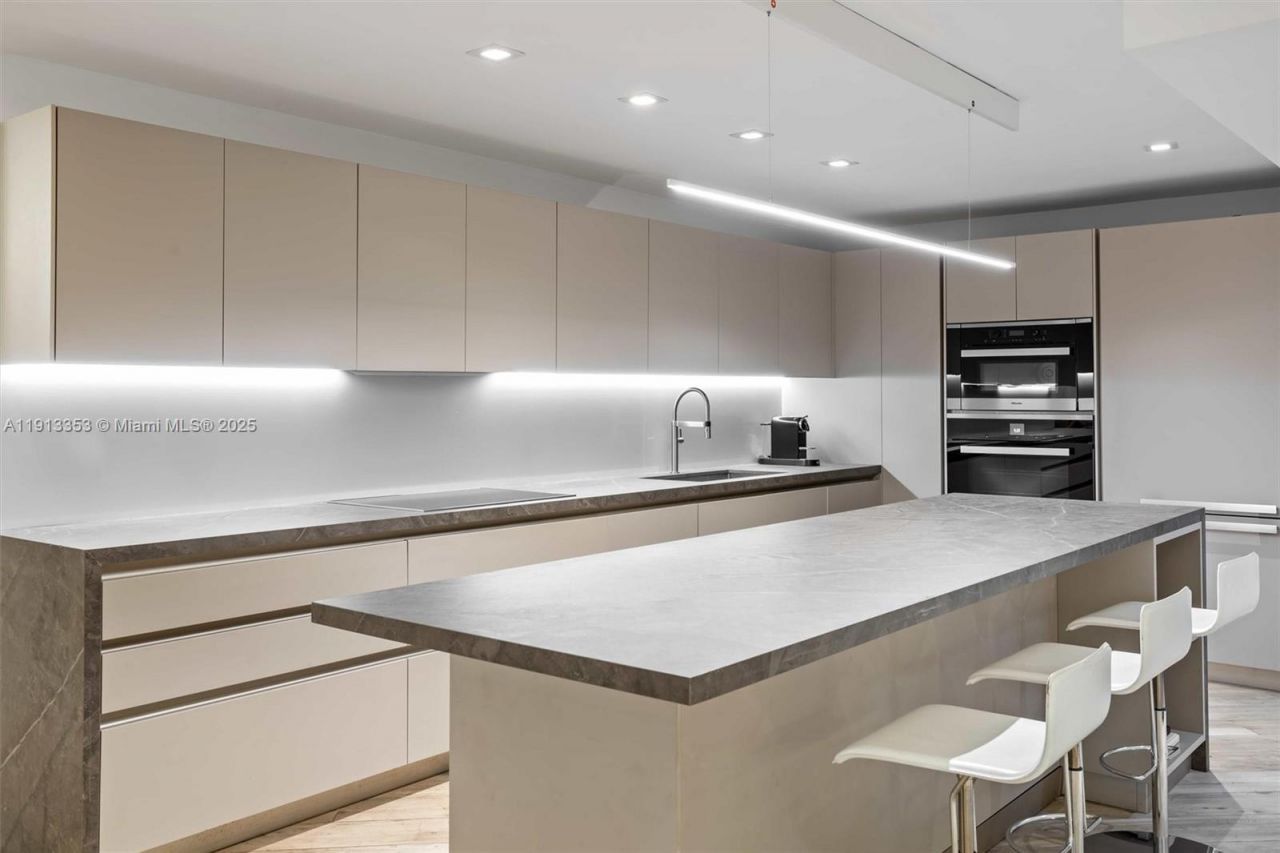 2301 Collins Ave, Unit 1432, Miami Beach, FL 33139 Photo