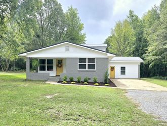 76 Richardson Rd Columbus, MS 39702