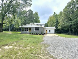 76 Richardson Rd Columbus, MS 39702