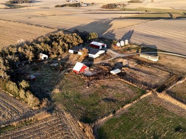 27504 County Rd 14, Hooper, NE 68031