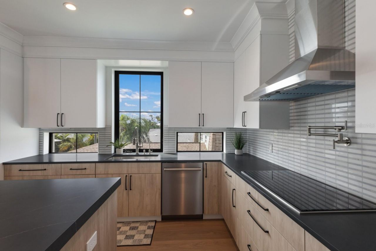 2415 Avenue B, Bradenton Beach, FL 34217 Photo