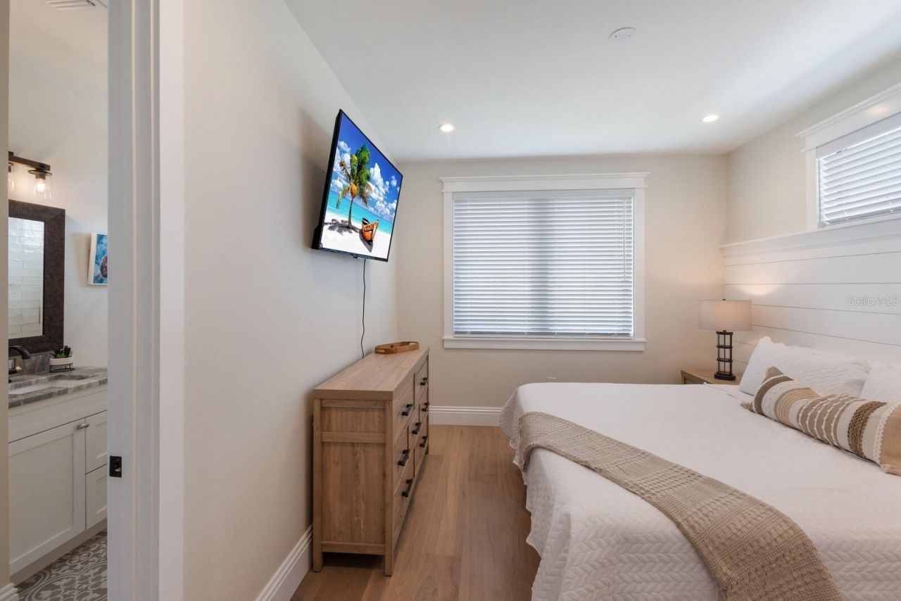 2415 Avenue B, Bradenton Beach, FL 34217 Photo