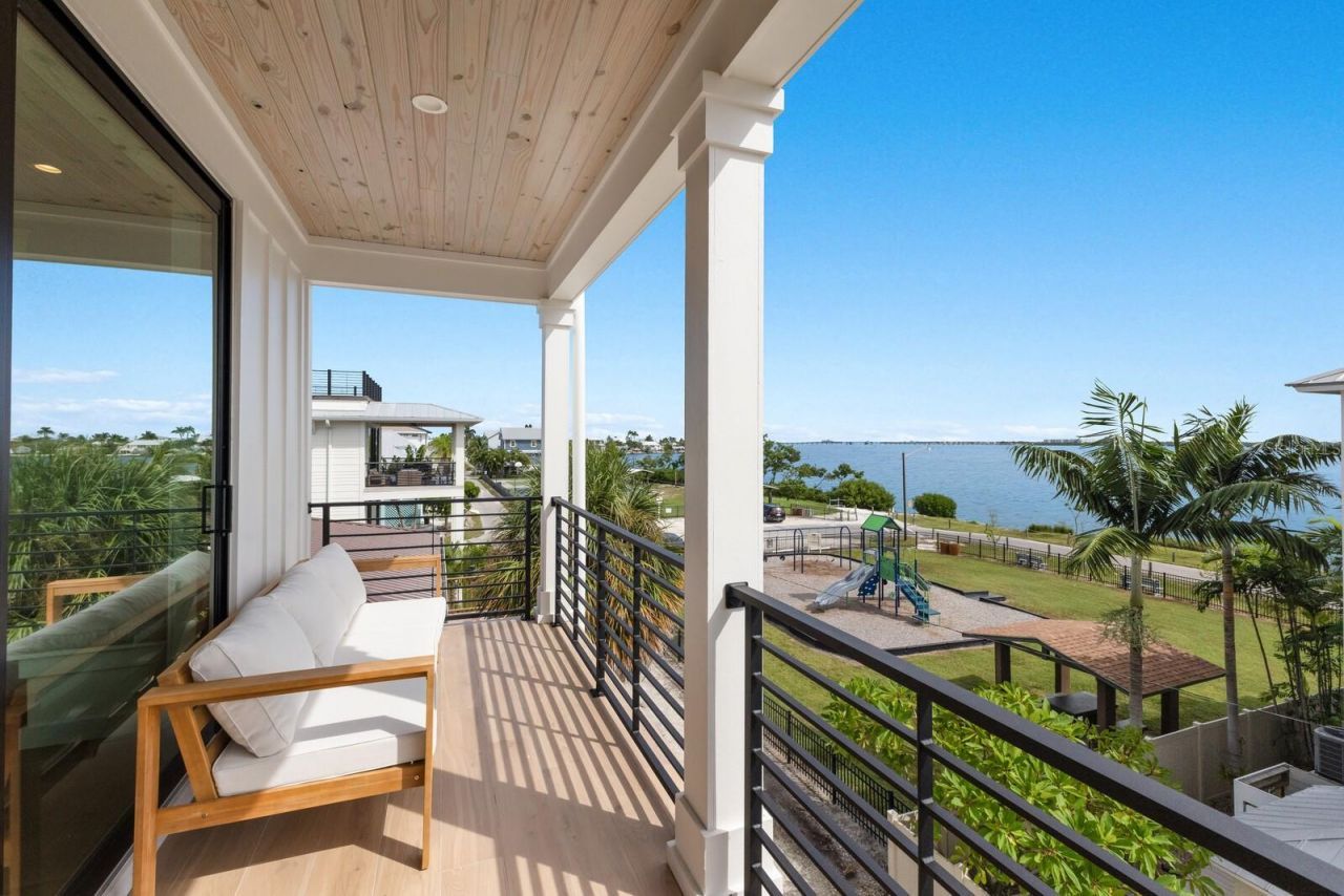 2415 Avenue B, Bradenton Beach, FL 34217 Photo