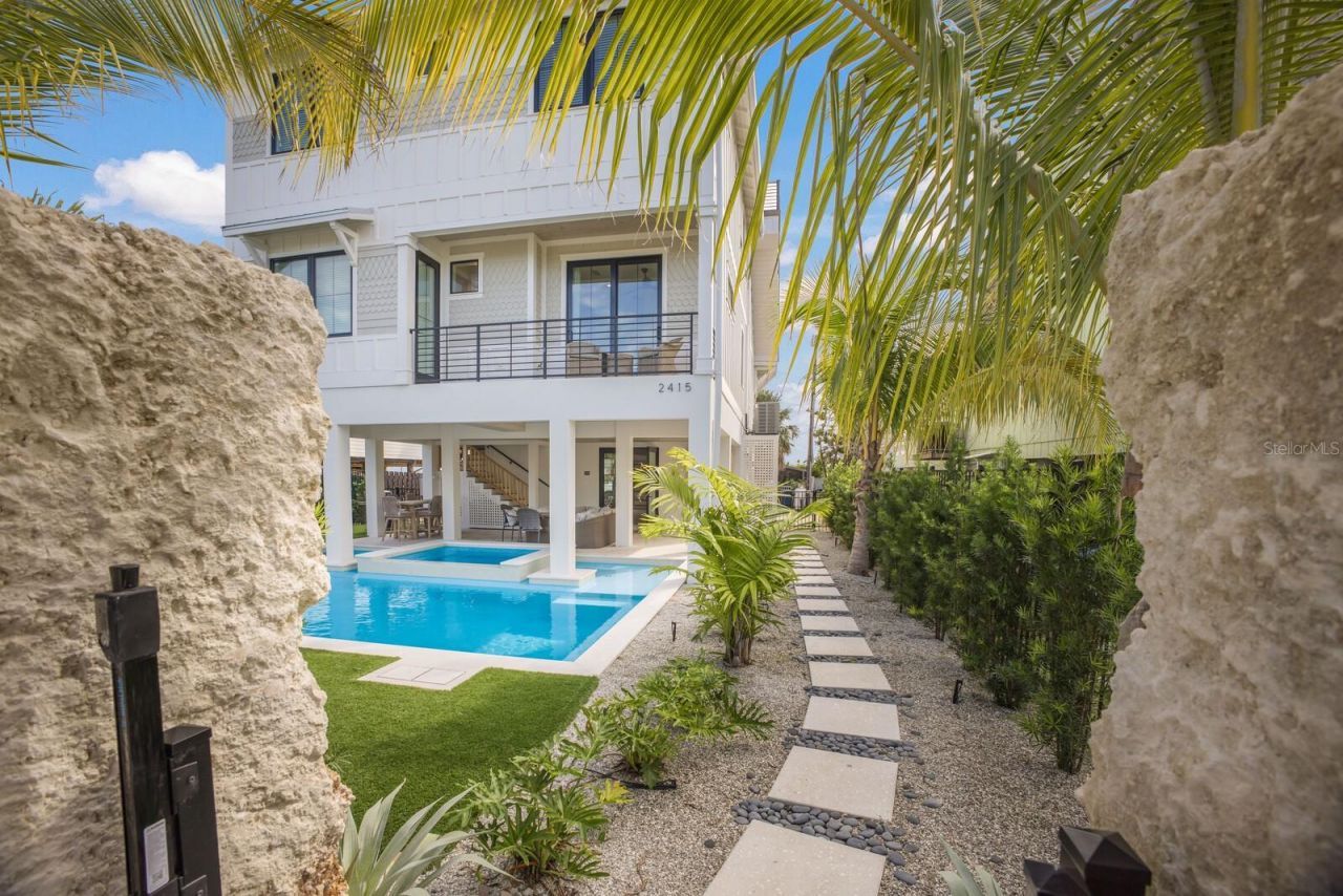 2415 Avenue B, Bradenton Beach, FL 34217 Photo