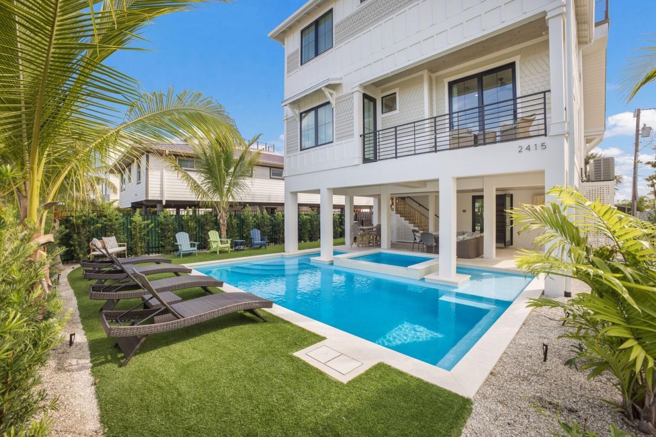 2415 Avenue B, Bradenton Beach, FL 34217 Photo