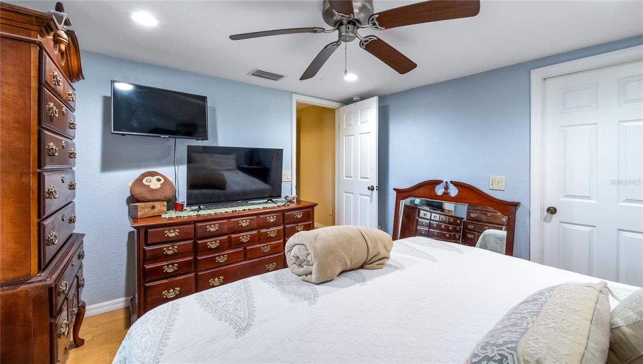 172 S Virginia Avenue, Center Hill, FL 33514 Photo