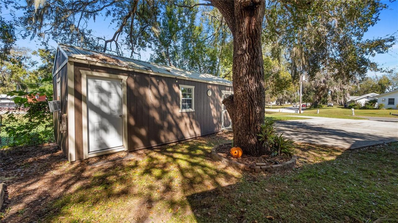 172 S Virginia Avenue, Center Hill, FL 33514 Photo