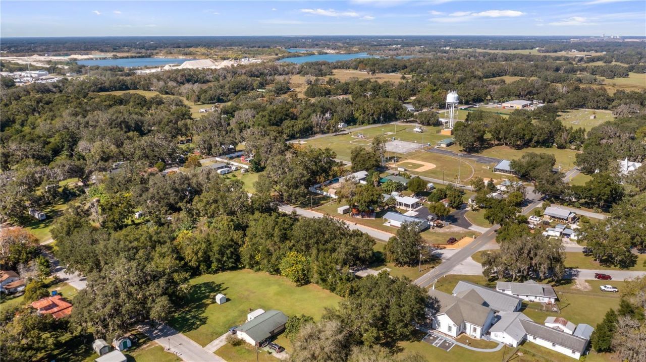 172 S Virginia Avenue, Center Hill, FL 33514 Photo