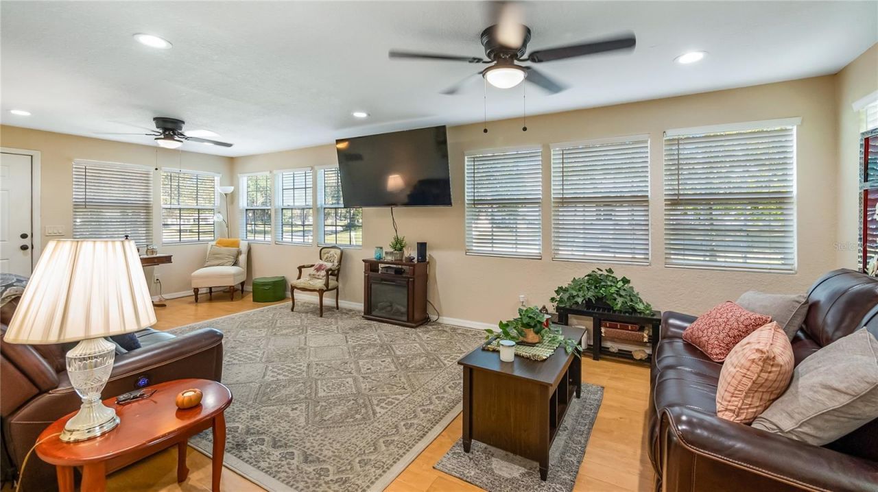 172 S Virginia Avenue, Center Hill, FL 33514 Photo