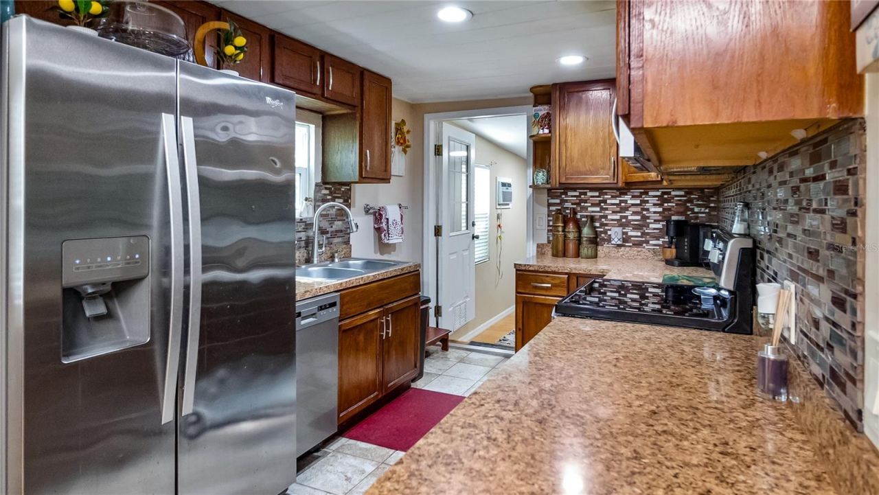 172 S Virginia Avenue, Center Hill, FL 33514 Photo