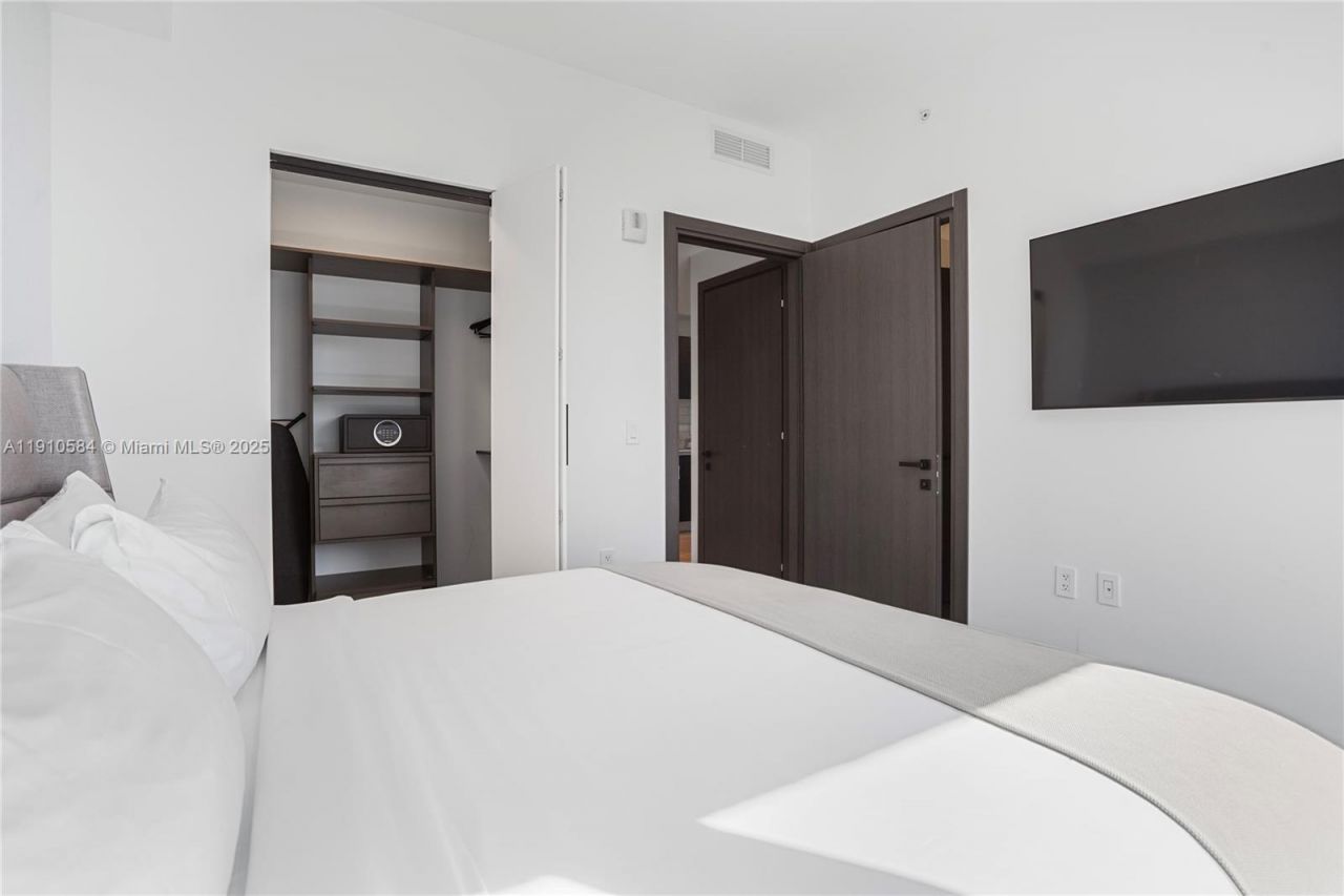 398 NE 5th St, Unit 1811, Miami, FL 33132 Photo