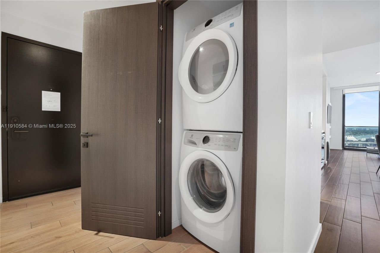 398 NE 5th St, Unit 1811, Miami, FL 33132 Photo