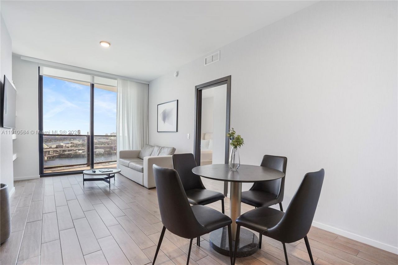 398 NE 5th St, Unit 1811, Miami, FL 33132 Photo