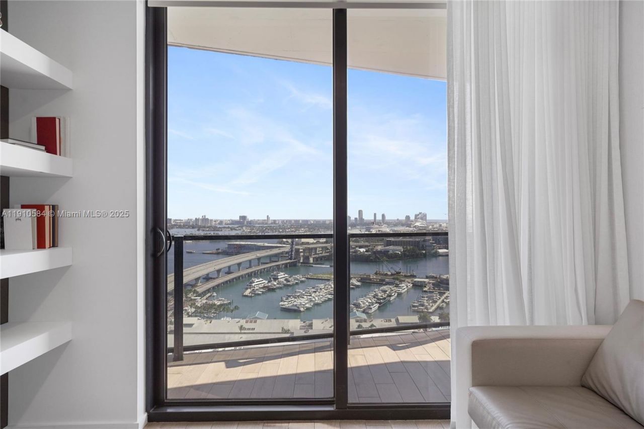 398 NE 5th St, Unit 1811, Miami, FL 33132 Photo