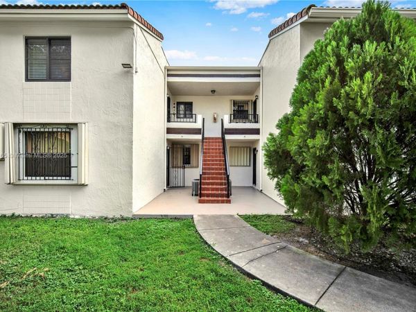 10857 NW 7th St, Unit 24-17, Miami, FL 33172