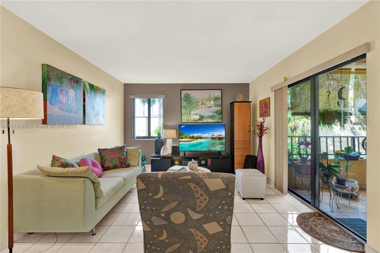 10857 NW 7th St, Unit 24-17, Miami, FL 33172 Photo