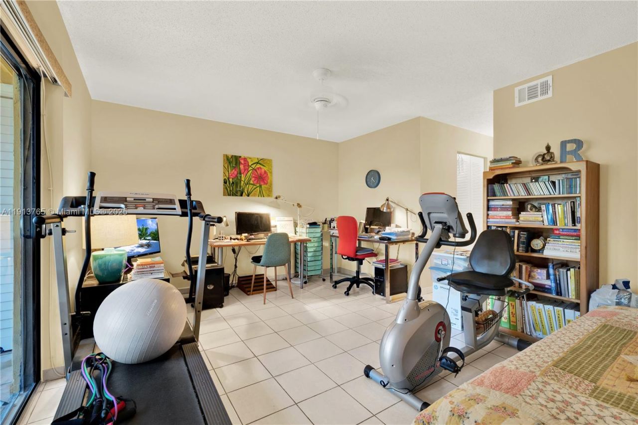 10857 NW 7th St, Unit 24-17, Miami, FL 33172 Photo