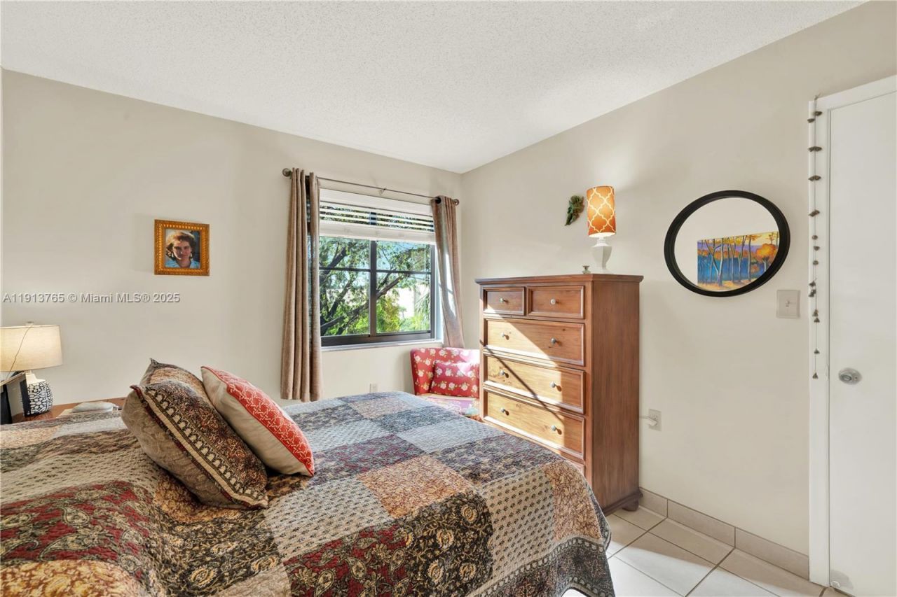 10857 NW 7th St, Unit 24-17, Miami, FL 33172 Photo