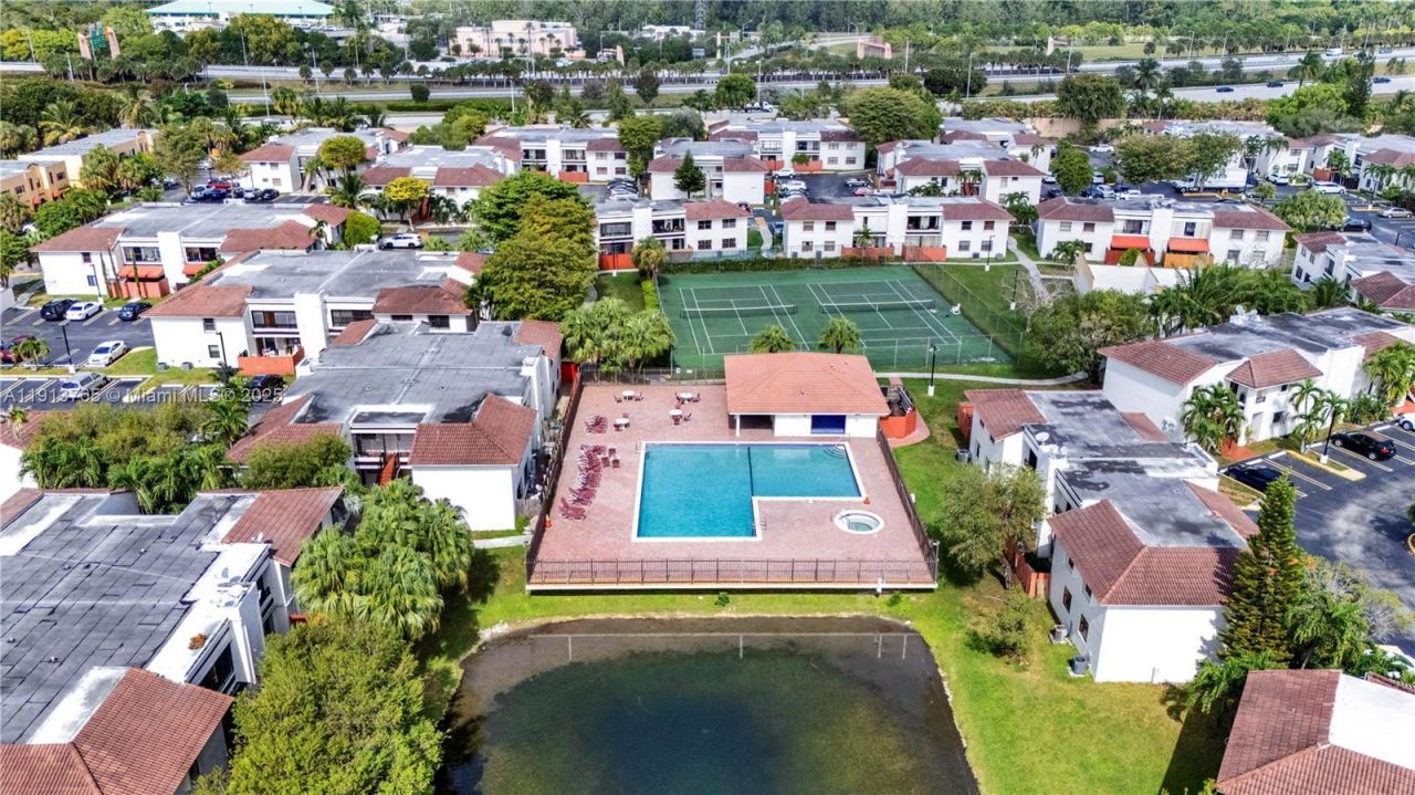 10857 NW 7th St, Unit 24-17, Miami, FL 33172 Photo