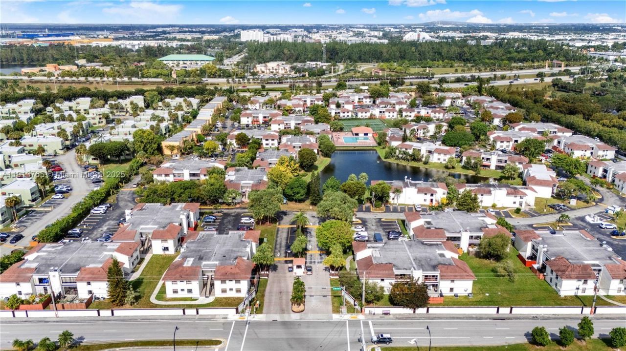 10857 NW 7th St, Unit 24-17, Miami, FL 33172 Photo