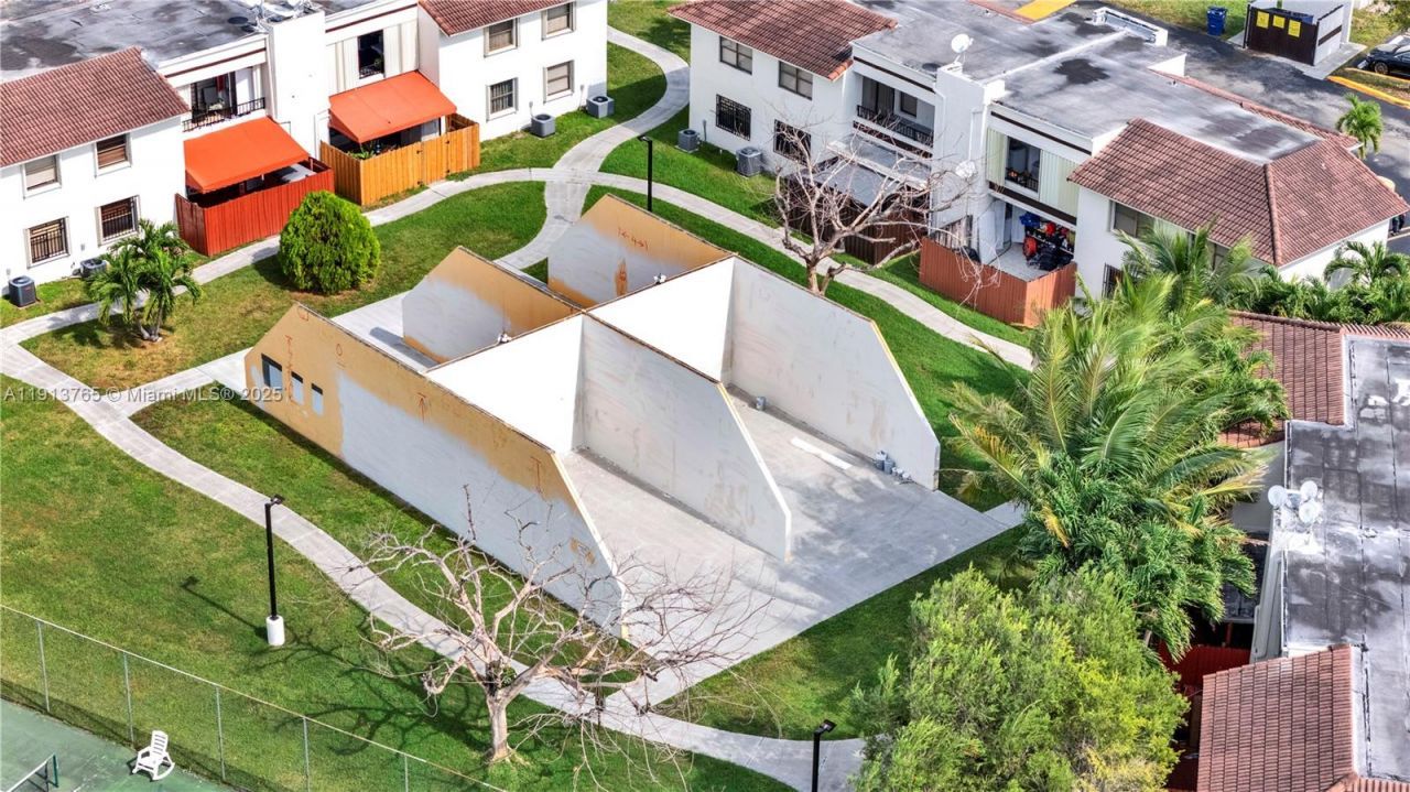 10857 NW 7th St, Unit 24-17, Miami, FL 33172 Photo