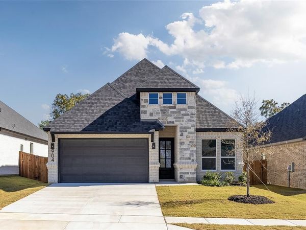 904 Boston Lane, River Oaks, TX 76114