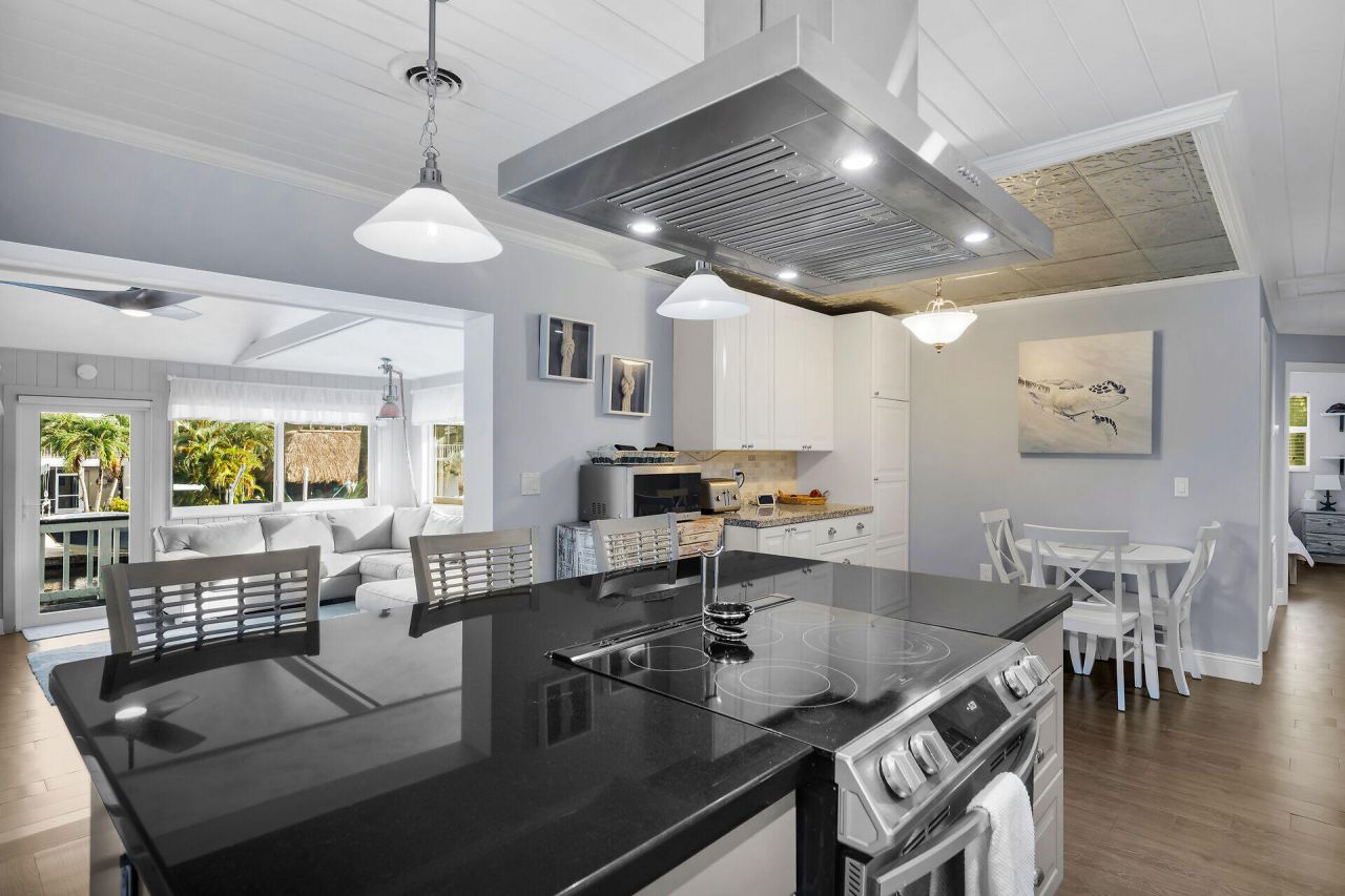 375 S Coconut Palm Boulevard, Tavernier, FL 33070 Photo